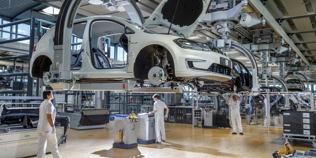 Volkswagen, probleme mari. Profitul scade, costurile cresc