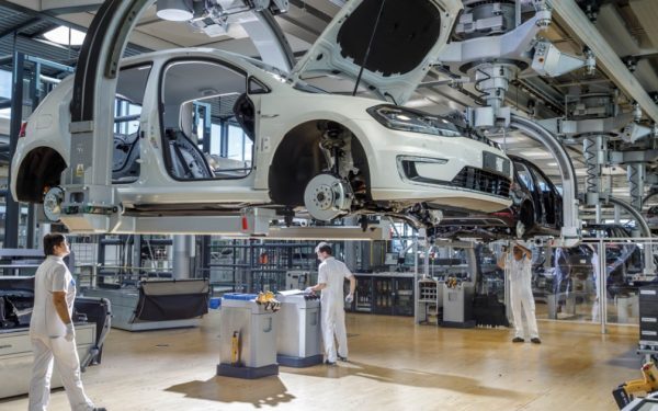 Volkswagen, probleme mari. Profitul scade, costurile cresc