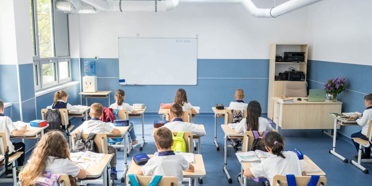 Bolojan: 2,5 mld euro în educație. Cum începe anul școlar