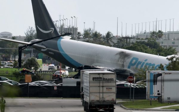 Avion Amazon prăbușit la Miami. Trafic aerian blocat
