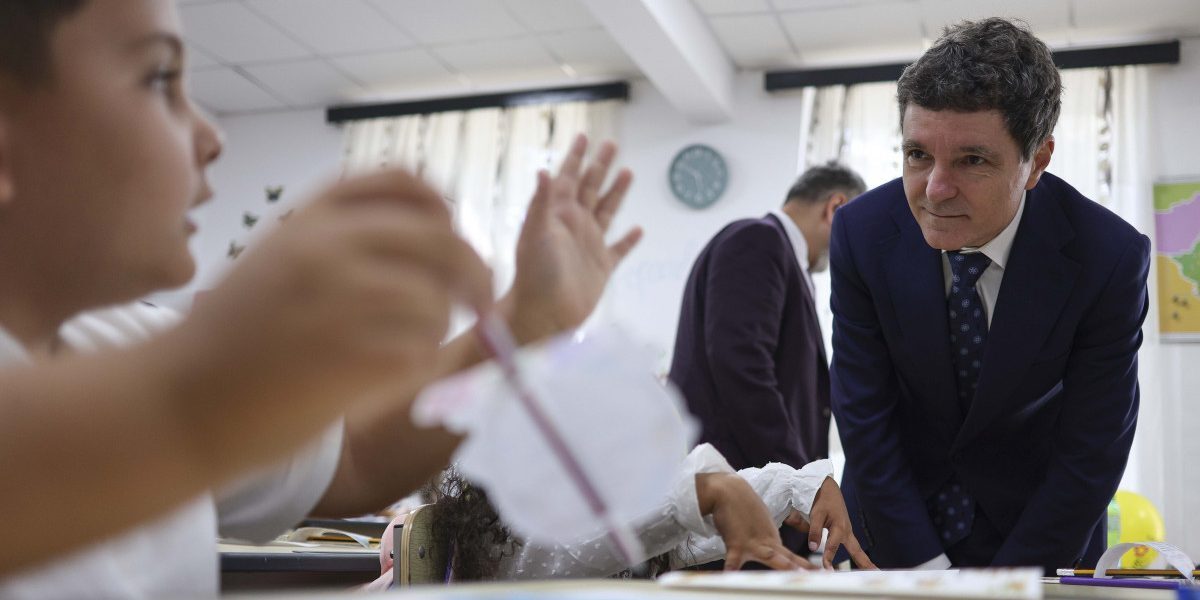 Președintele: Tăiem cheltuieli pentru „Masă Caldă”, ce facem cu bursele sociale