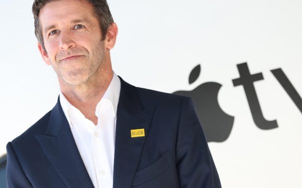 iPhone pliabil și noul CEO Apple, John Ternus, la orizont