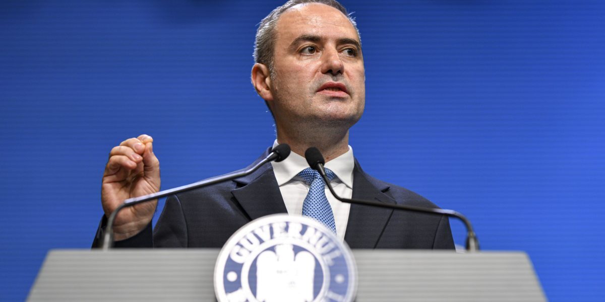 Guvernul, grăbiți: Dobânda datoriilor noastre crește. Datorii noi de 5 miliarde euro