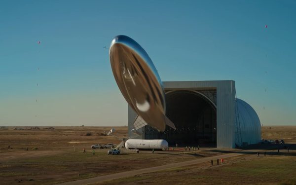 Dirijabil gigant, la finalul cursei de 30.000 km