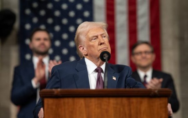 Trump, război cu presa: CNN și Politico, excluse de la Casa Albă