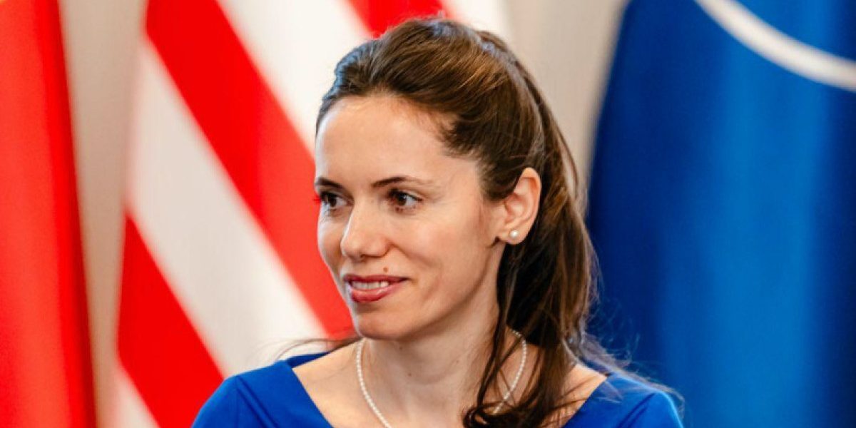 Mirabela Grădinaru, candidată la prezidențiale. Băsescu: „A învățat mersul pe covoare”